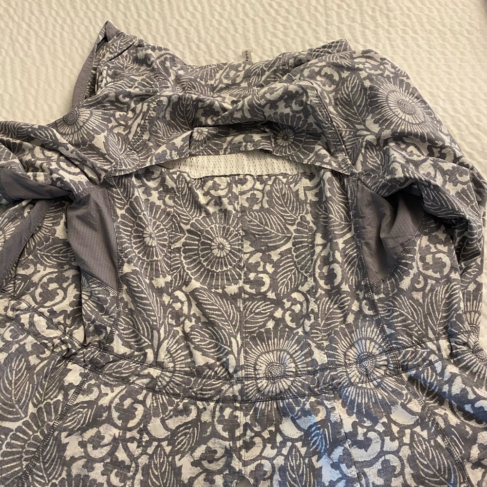 Lululemon jacket - Picture 5 of 5